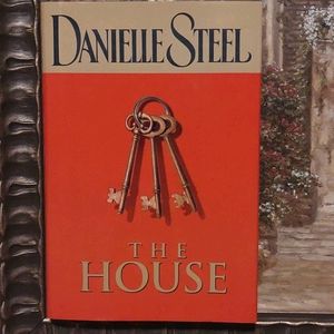 THE HOUSE by Danielle Steel!✨